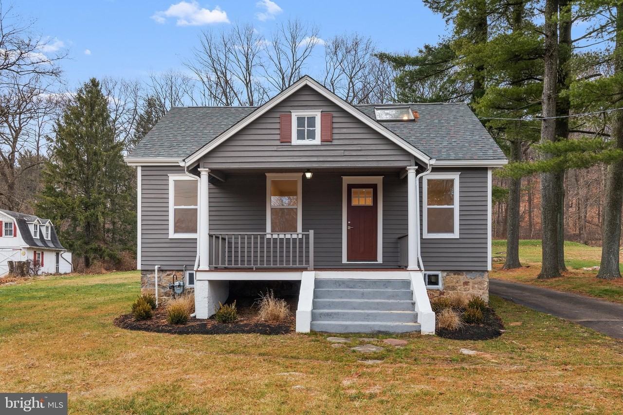 2081 Durham Rd - Photo 2 of 26
