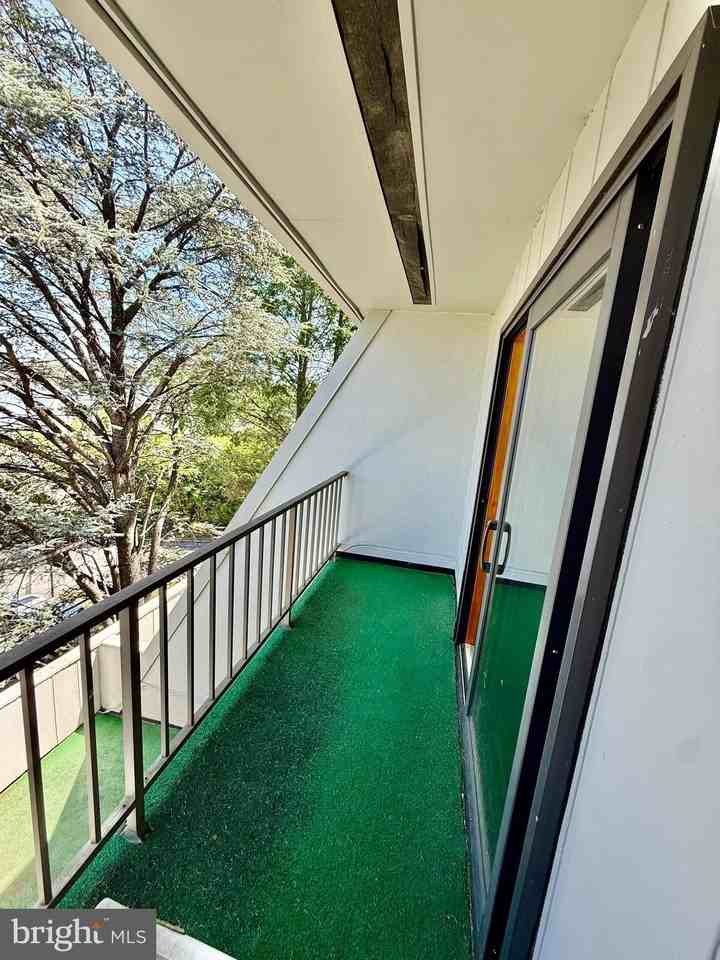 297 Summit House - Photo 6 of 28