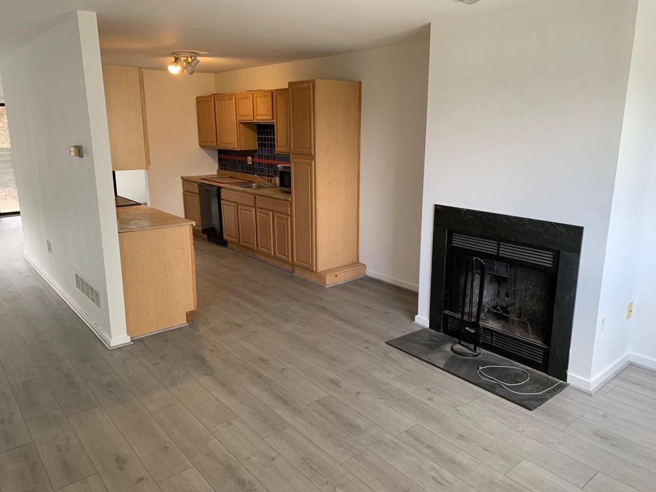 470 Lynetree Dr #22C - Photo 5 of 12