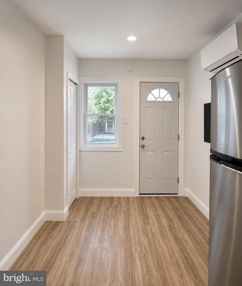 119 1/2 Maple St #1 - Photo 4 of 12