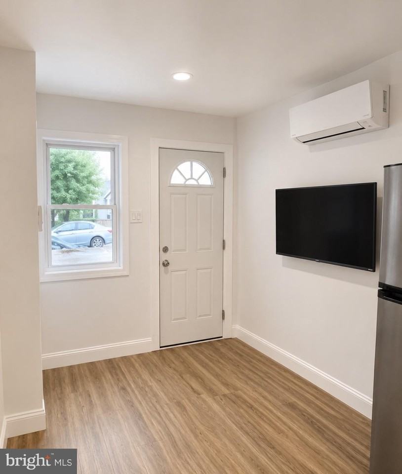 119 1/2 Maple St #1 - Photo 5 of 12