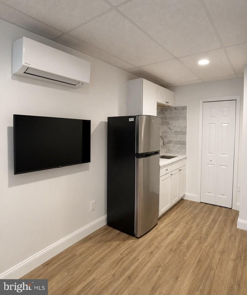 119 1/2 Maple St #1 - Photo 6 of 12