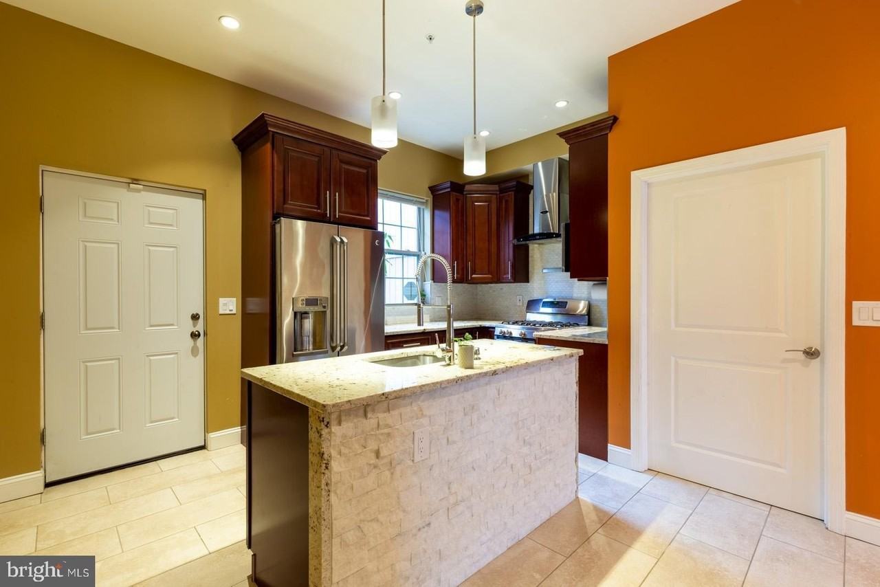 235 W Jefferson St - Photo 7 of 31