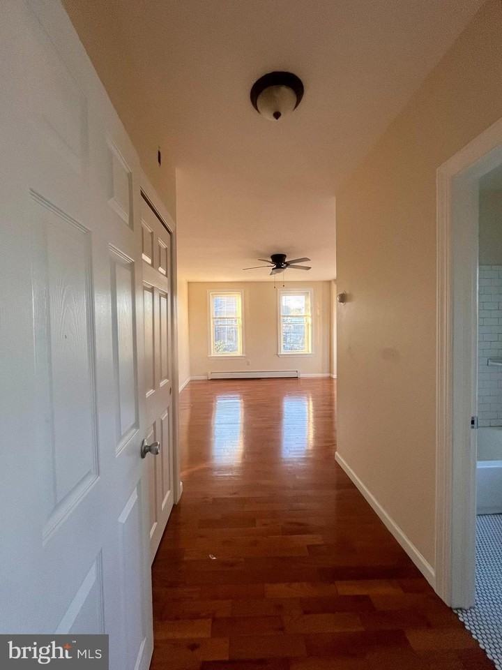 3901 Folsom St #2R - Photo 7 of 17