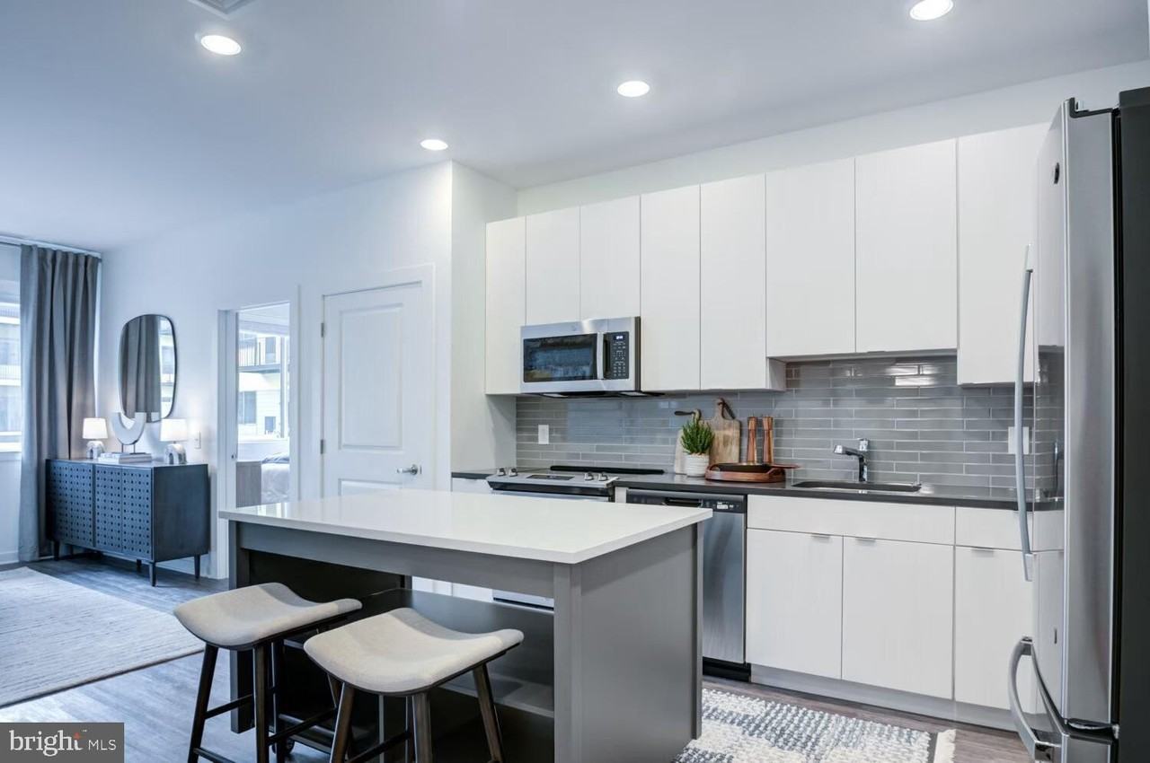 501 N Columbus Blvd #1219 - Photo 3 of 38