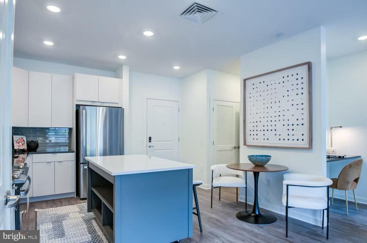 501 N Columbus Blvd #1219 - Photo 5 of 38