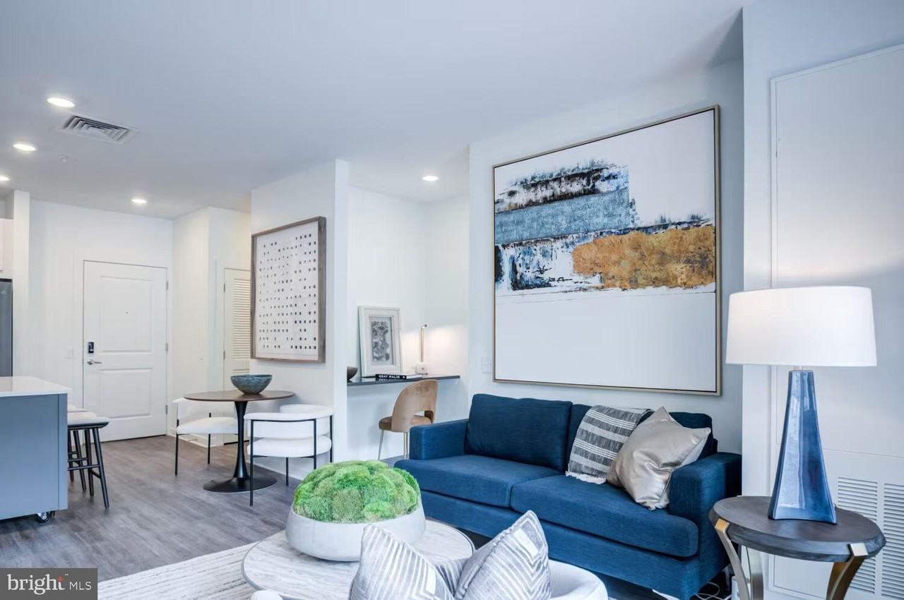 501 N Columbus Blvd #1219 - Photo 7 of 38