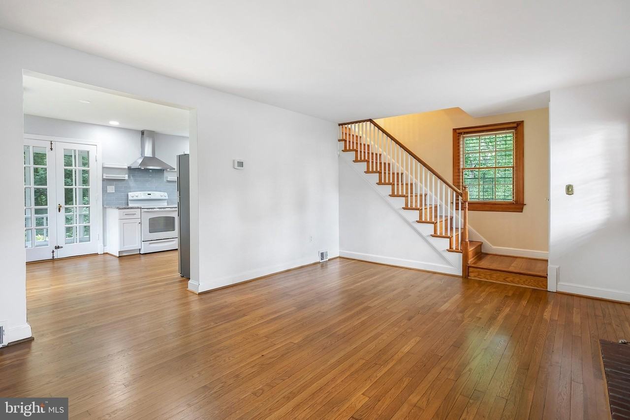 244 N Columbus St - Photo 3 of 35