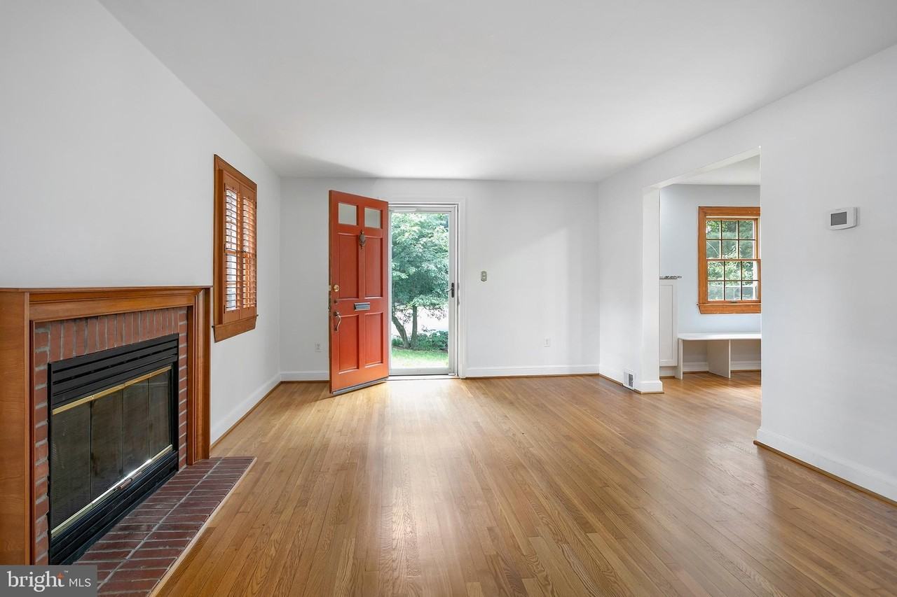 244 N Columbus St - Photo 5 of 35