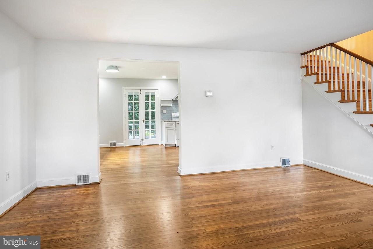 244 N Columbus St - Photo 6 of 35