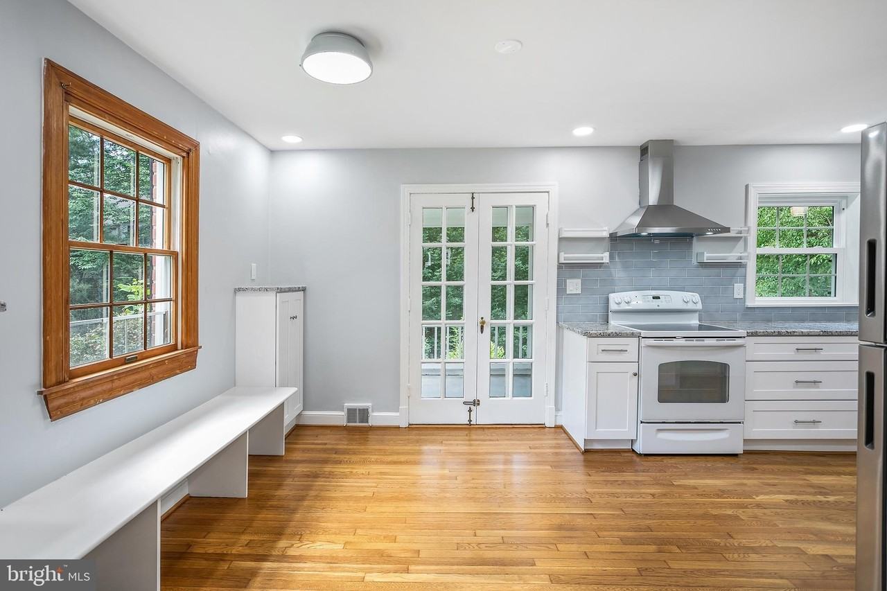 244 N Columbus St - Photo 7 of 35