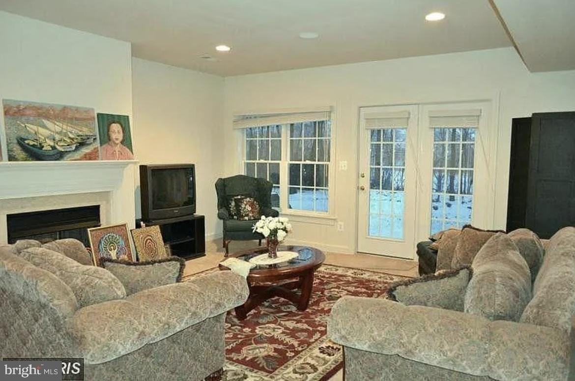 10084 Daniels Run Way - Photo 4 of 22