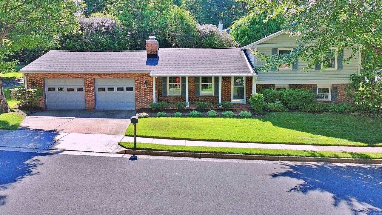 8097 Winding Way Ct - Photo 2 of 44