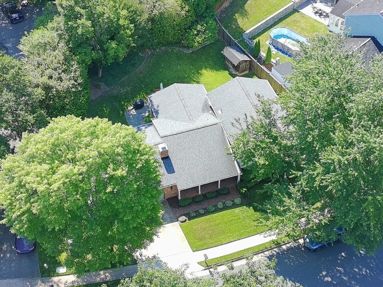 8097 Winding Way Ct - Photo 4 of 44