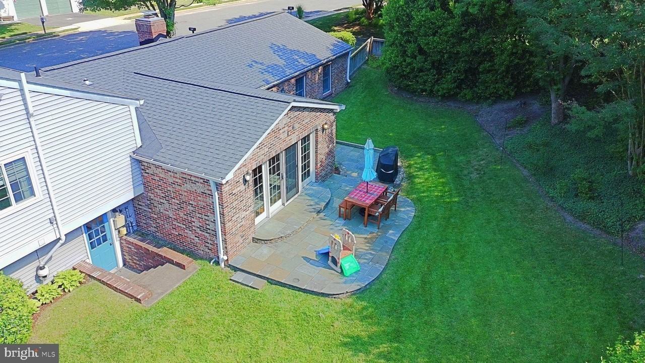 8097 Winding Way Ct - Photo 6 of 44
