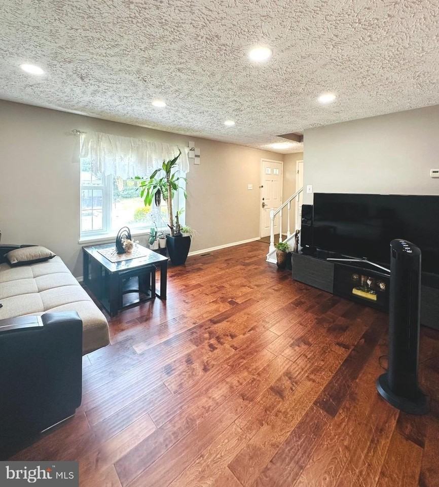 8201 Terra Grande Ave - Photo 2 of 21