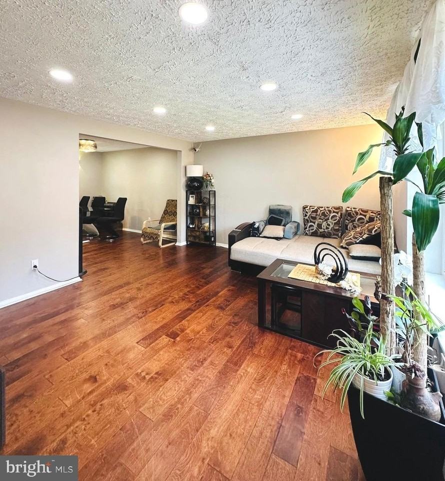 8201 Terra Grande Ave - Photo 3 of 21