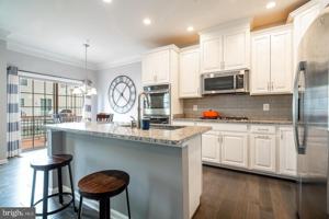 featured image of 22567 Naugatuck Sq