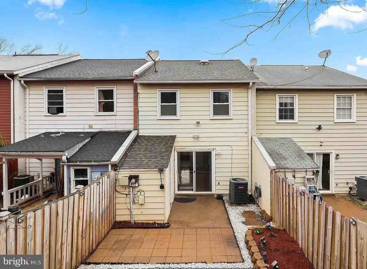7627 Glenolden Pl - Photo 2 of 13