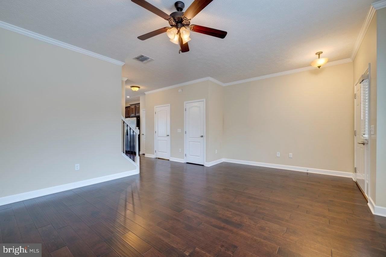 102 Cedar Point Ln - Photo 2 of 13
