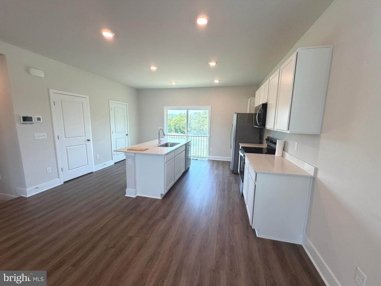 480 Sophie St - Photo 4 of 17