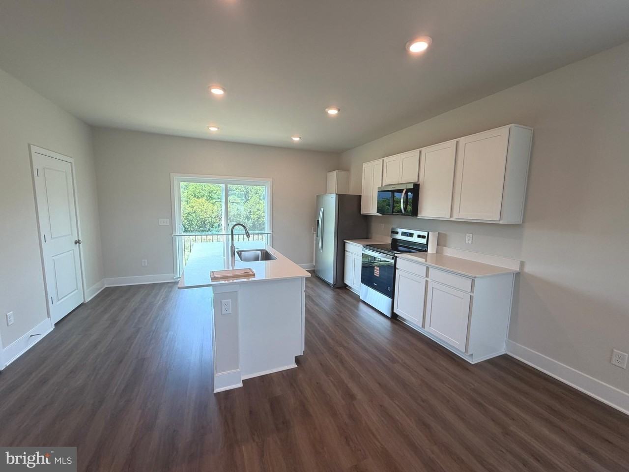 480 Sophie St - Photo 5 of 17