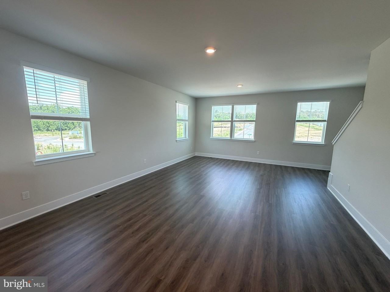 480 Sophie St - Photo 7 of 17