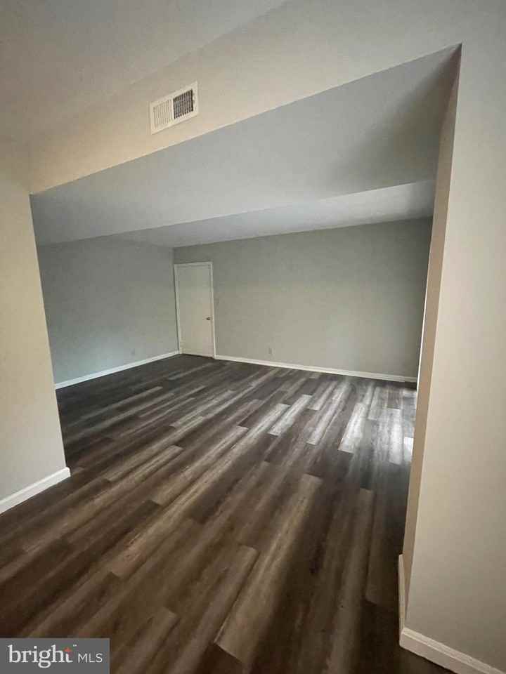102 Buckingham Ln #301 - Photo 2 of 10