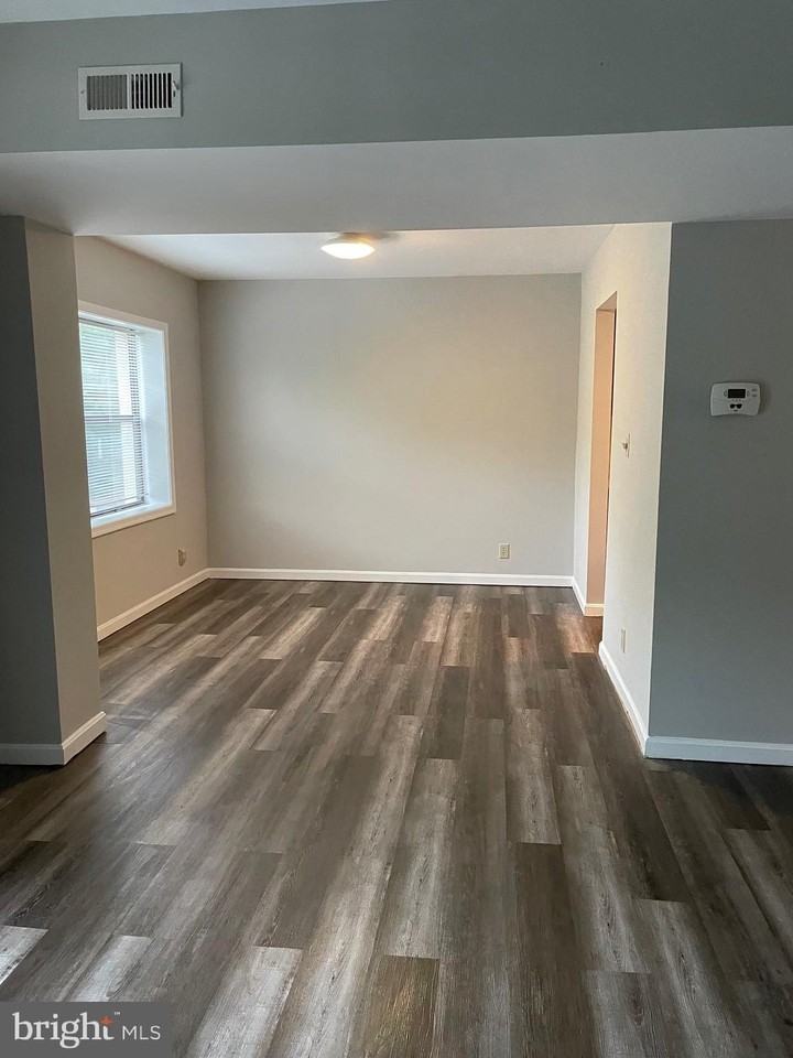 102 Buckingham Ln #301 - Photo 3 of 10