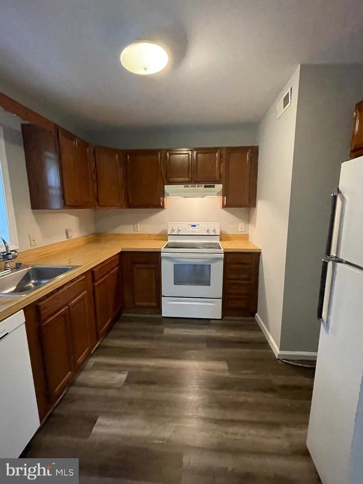 102 Buckingham Ln #301 - Photo 4 of 10