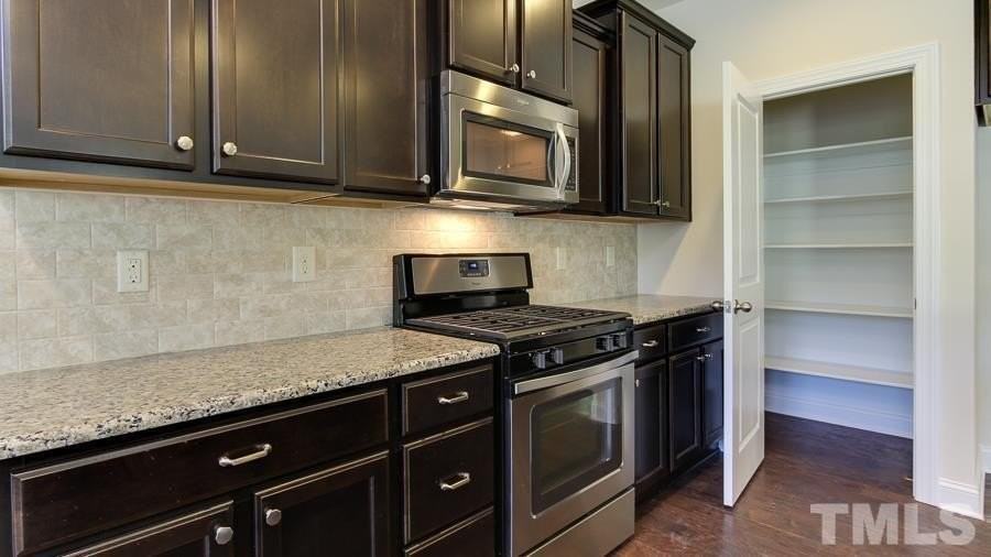 213 Begen St - Photo 3 of 25