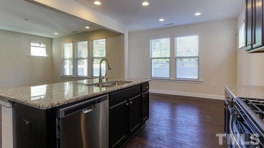 213 Begen St - Photo 5 of 25