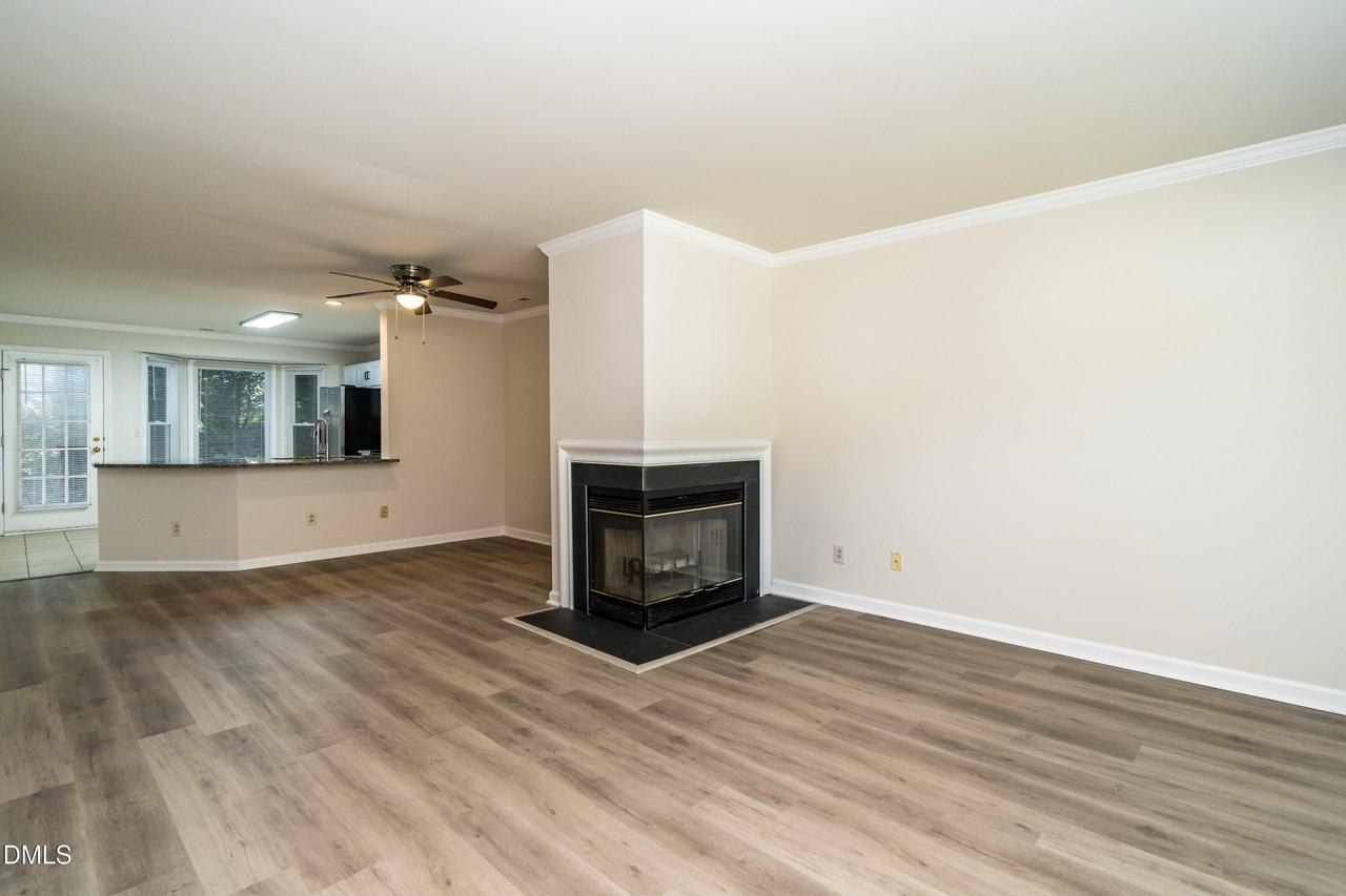 330 Silverberry Ct - Photo 3 of 21
