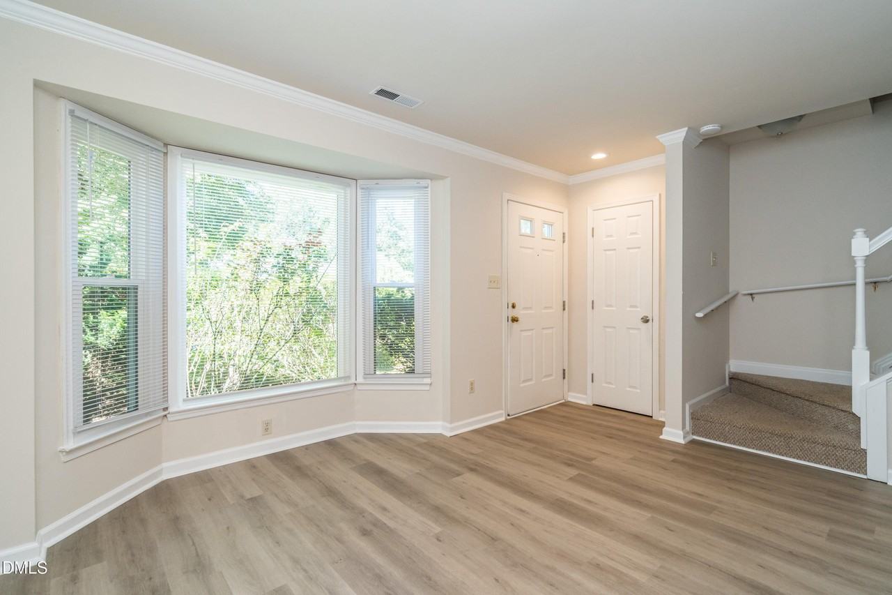 330 Silverberry Ct - Photo 4 of 21