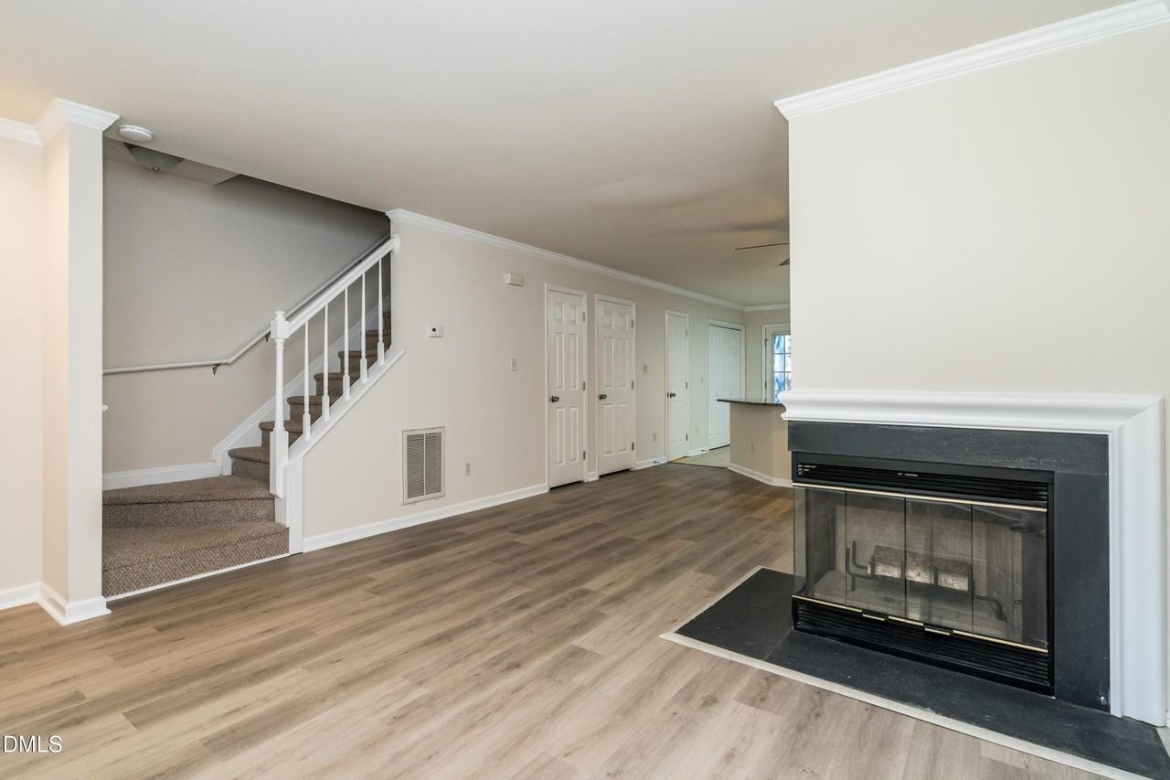 330 Silverberry Ct - Photo 6 of 21