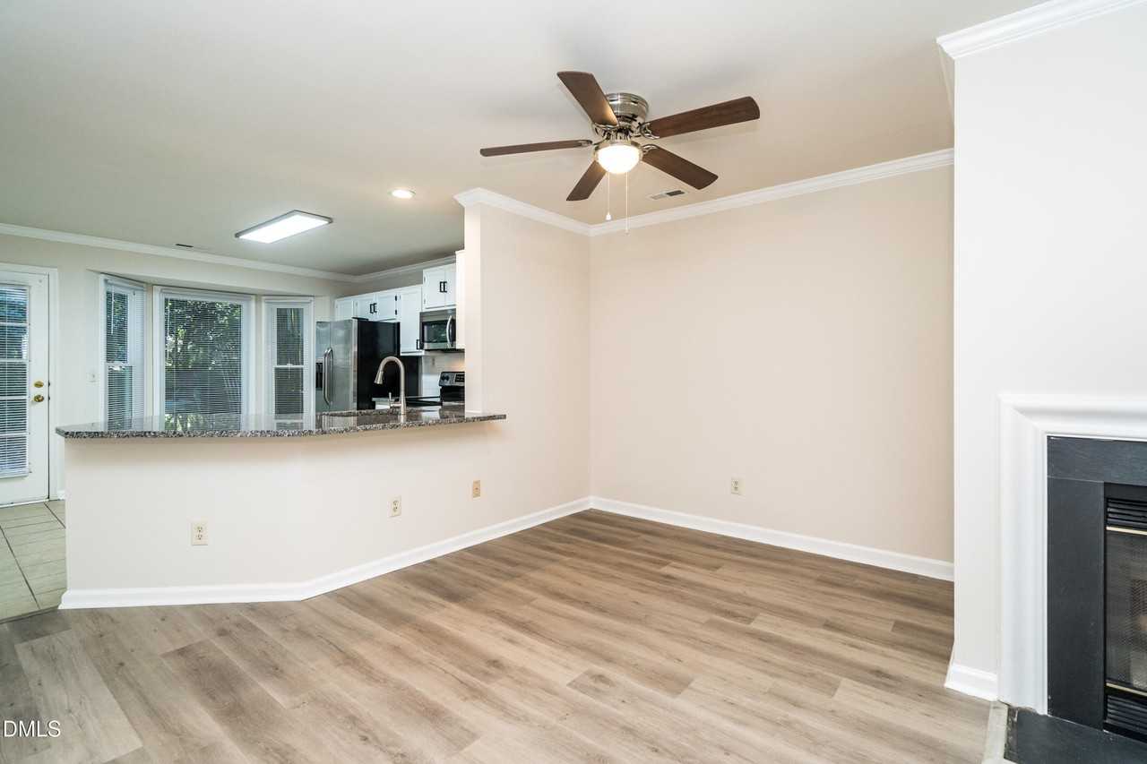 330 Silverberry Ct - Photo 7 of 21