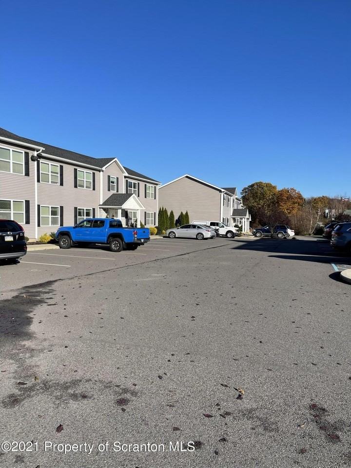 961 Ash St - Photo 3 of 11