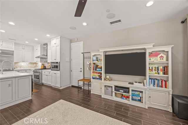 357 Laurel - Photo 4 of 45