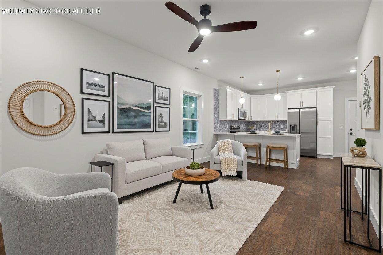 2119 Oak St - Photo 3 of 42