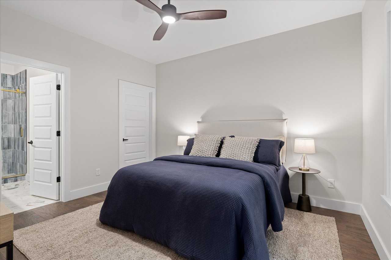 2119 Oak St - Photo 6 of 42