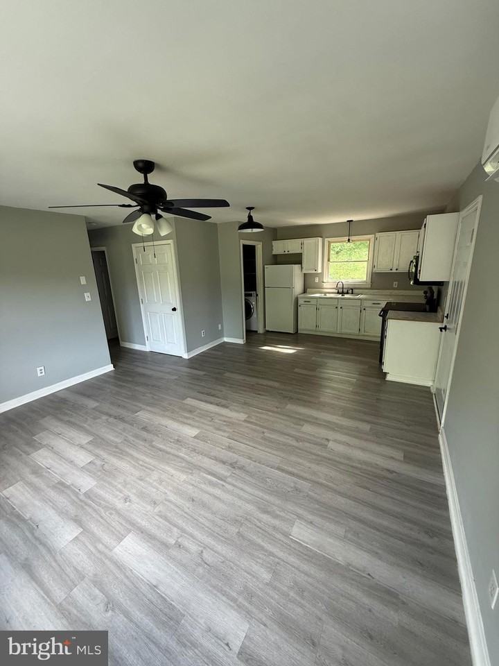 11118 Pine Hill Rd - Photo 2 of 8