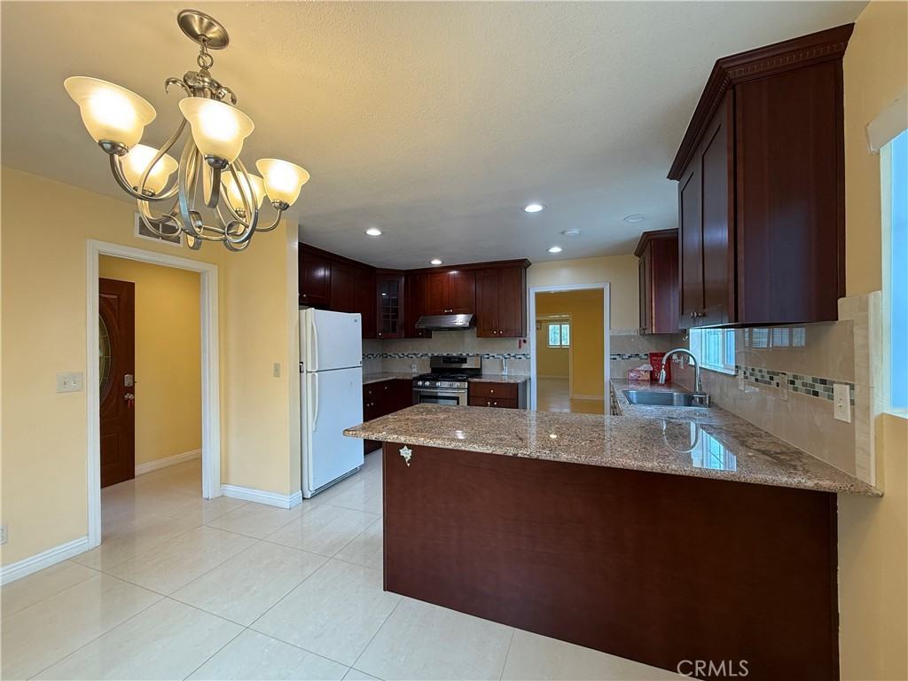 1127 S Nantes Ave - Photo 5 of 23