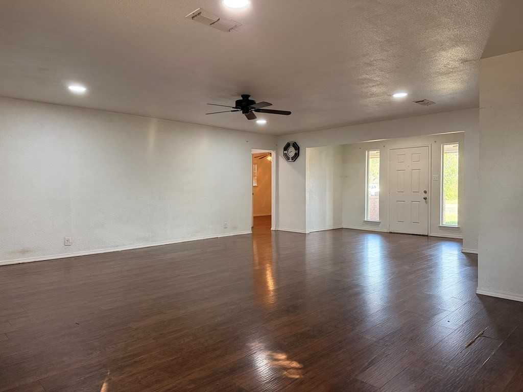 4304 Gulf Ave - Photo 4 of 18