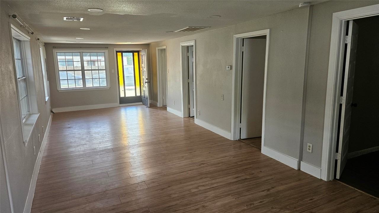 2415 Perry St - Photo 3 of 23