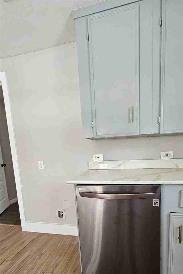 2415 Perry St - Photo 7 of 23