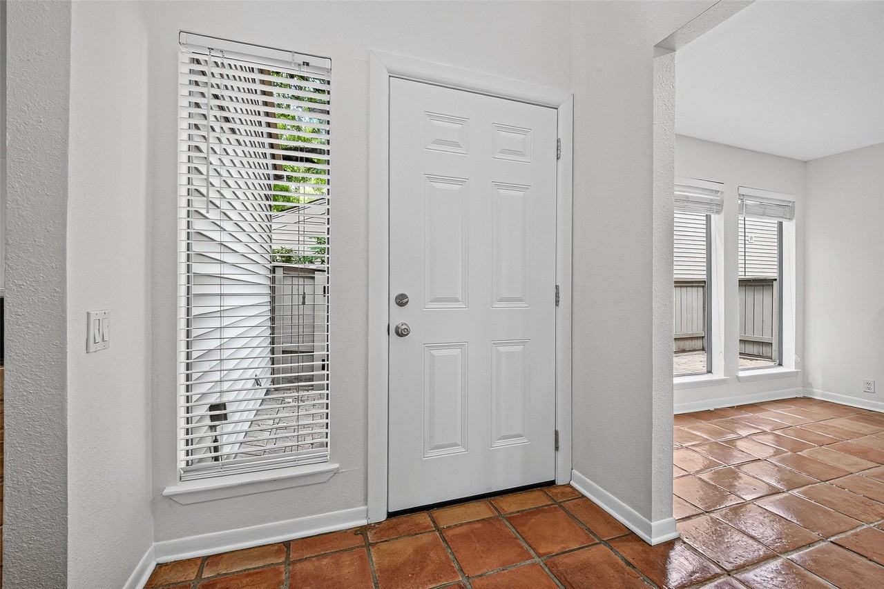 1344 Chardonnay Dr - Photo 4 of 46