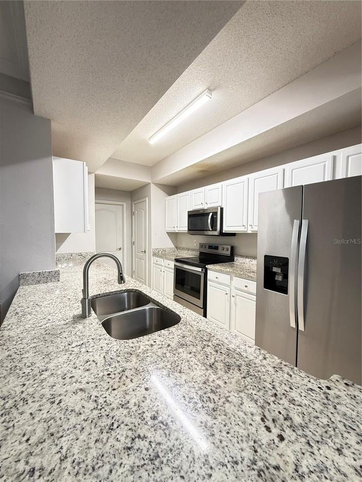 12017 Villanova Dr - Photo 5 of 30