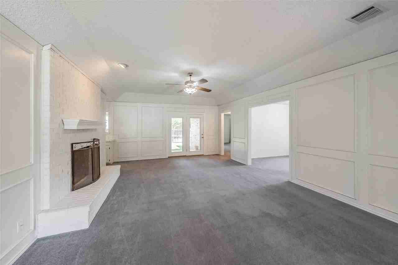 1633 Saxon Dr - Photo 7 of 38