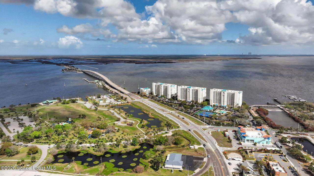 7 Indian River Ave - Photo 3 of 50