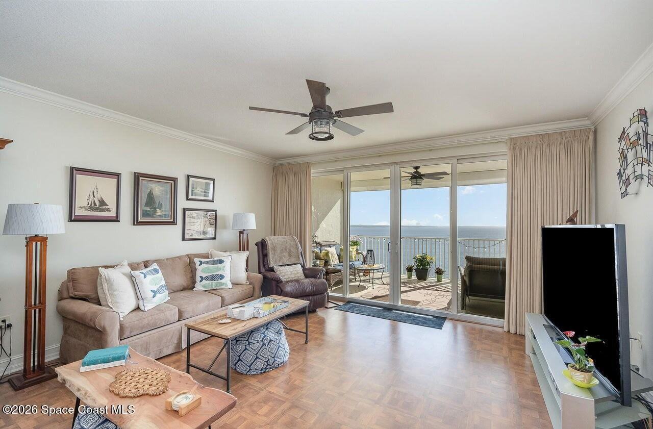 7 Indian River Ave - Photo 5 of 50